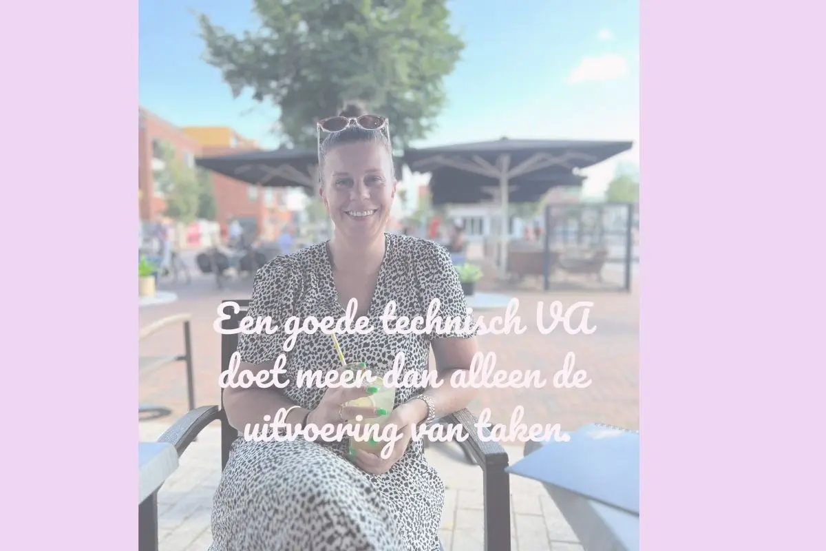 Technisch virtueel assistent Lidi van Goed Ondersteuning helpt een klant stap voor stap met haar eerste website.